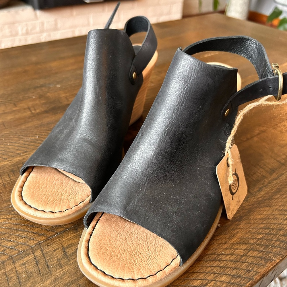 BORN Black Leather Open-Toe Sandals